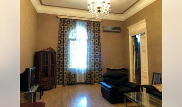 For Rent 100m2 Nonstandard Old Building Flat Newly renovated. Price: 1000$