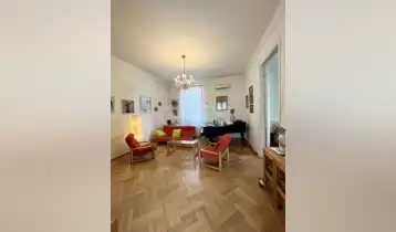 (Auto Translate!) 2nd and 3rd floor of own house for sale (with isolated entrance). The total area is 189.65 square meters, of which the renovated residential area is 93.35 square meters (see the detailed layout of the apartment in the photos). There is an attic of 96.3 square meters on top of the apartment, the permission for the renovation of which was issued by the city hall. In case of renovation, you will get one additional apartment, which you can access both from the apartment and at the expense of the hall of the apartment by arranging an individual entrance with a staircase (see the condition of the attic in the photos). The apartment is very sunny/bright from all sides. The ceiling was 4.7 and it has been lowered to 3.6 cm (that is, if you want, you can raise it again or make a so-called mezzanine). 100 meters away is the factory-like Adjara group complex. Square and courts are added. Real estate prices will actually increase, and tourists' demand for real estate in the surrounding area will likely increase.