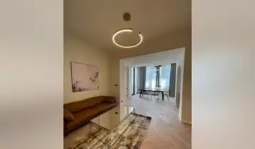 (Auto Translate!) For sale in Abashidze, newly renovated (uninhabited), bright. Spacious, high-ceilinged, 4-room apartment in an old building. With central heating, balcony, veranda, furniture, appliances, built-in wardrobes. I am the owner and I cooperate with brokers (commission is included).