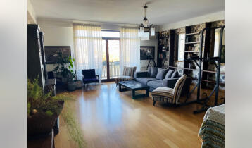 (Авто перевод!) Продается 4-комнатная солнечная, угловая квартира в комплексе «Мой Дом возле Оперы» с 3 отдельными спальнями, отдельной кухней, с прекрасным видом на Куру.