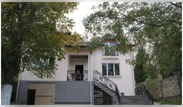 (Auto Translate!) Newly built, recently renovated, uninhabited 2-storey private house with its own yard is for sale. The first floor of the house consists of: living room 45 m2, kitchen 20 m2, bedroom 18 m2, bathroom-toilet with shower-cabin 7m2, hall-staircase. Second floor: four bedrooms each 18m2, wide hall.