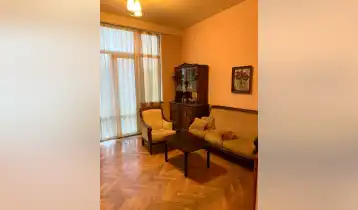 (Auto Translate!) Bright corner apartment, all rooms have windows, two balconies. The house is located in the center of Vaki, with proper infrastructure. There are schools, kindergartens, supermarkets, Mziuri Park, Vaki Park a little further away.