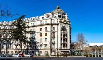 (Auto Translate!) 2-room apartment for sale, Baratashvili, in a prestigious building. The House of Justice and Freedom Square are two minutes away. Isolated kitchen (not studio). Three-piece stained-glass 