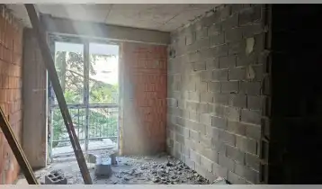 (Auto Translate!) A 2-bedroom apartment of 80 square meters is for sale in the Axis building, a white frame will be installed by the end of the year, it is currently being opened, the price is $130,000.