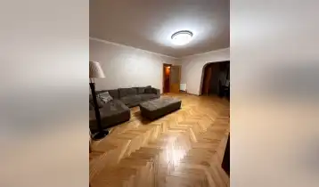 (Auto Translate!) The apartment is for sale with its own inventory. The apartment is newly renovated. This price includes the basement of the first floor of 70 sq. m. You can also use a separate room here as a study or a bedroom.