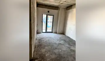 (Auto Translate!) Bright two-bedroom apartment on the 8th floor in the 7th block of Mirtskhulava M2 complex. You can start the renovation at any time. The building has been handed over to the register.